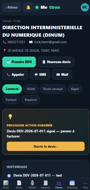 Fiche client et prochaine action suggérée (mobile)